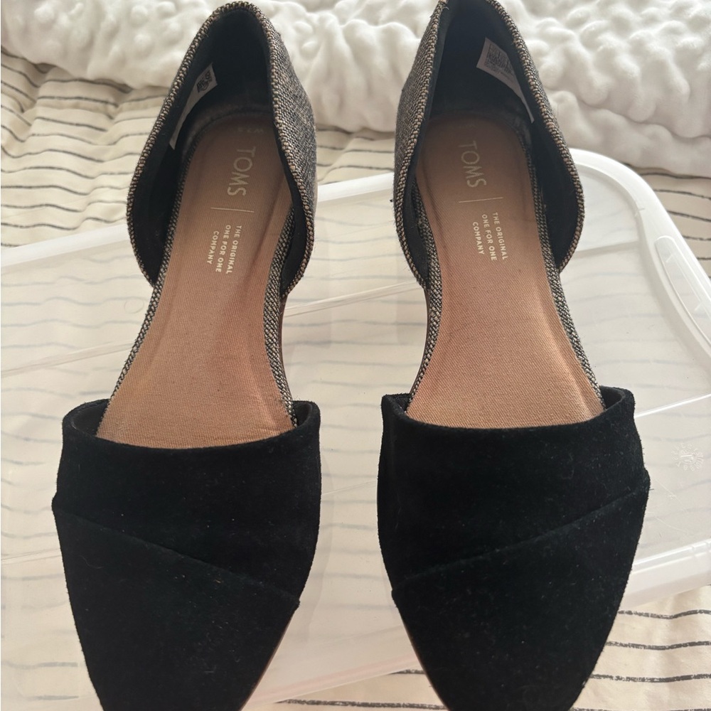 Toms Black Suede Flats Versatile Slip-On Loafers